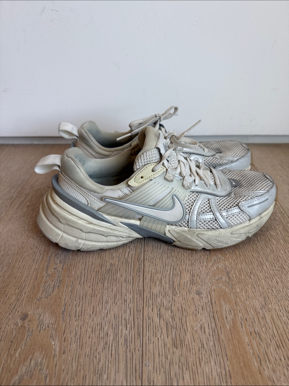 Nike Women’s Vomero Sneakers Sz 8.5
